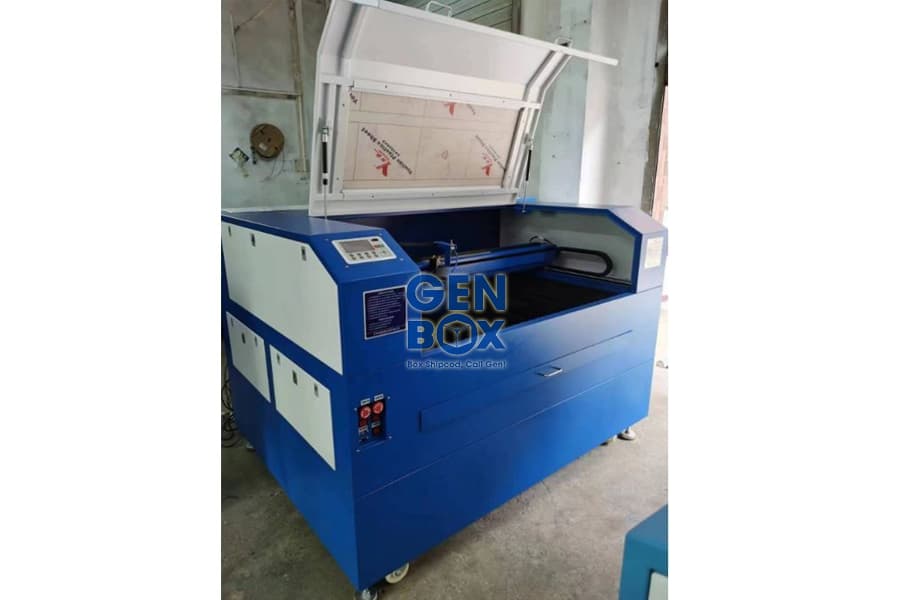 Ảnh: Máy cắt laser khuôn bế
